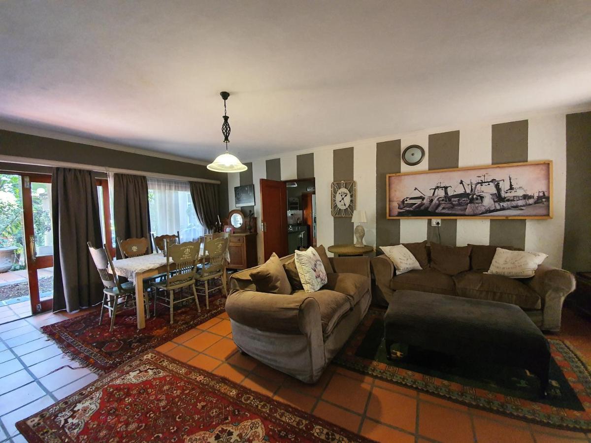Waterhouse Guest Lodge - Indus Street Pretoria-Noord Esterno foto