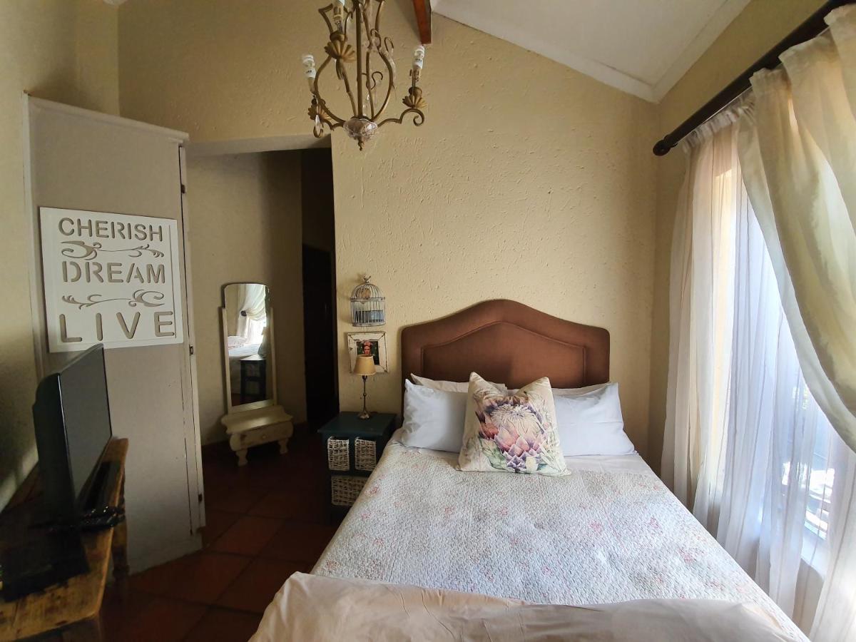 Waterhouse Guest Lodge - Indus Street Pretoria-Noord Esterno foto